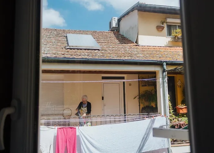 House Romantic R/c Right