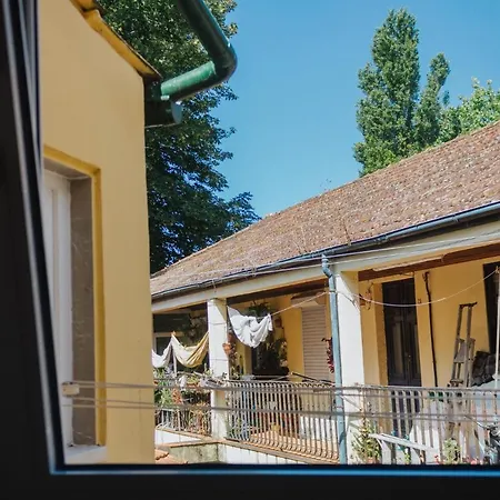 House Romantic R/c Right