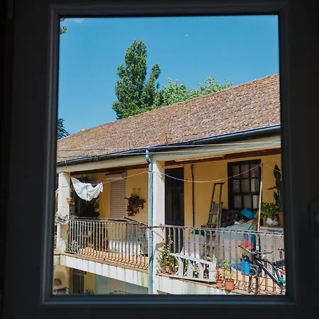 House Romantic R/c Right