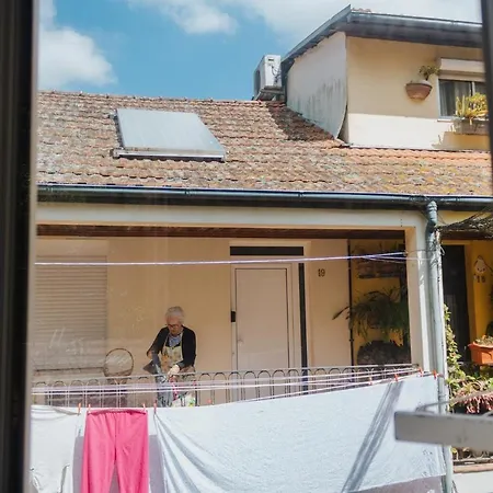 House Romantic R/c Right