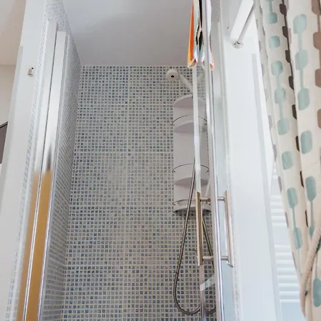 House Romantic R/c Right